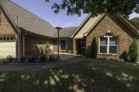4690 Shadow Tree Cv, Arlington, TN 38002