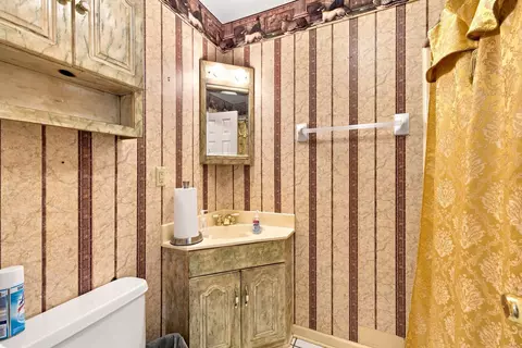 Bath - 8917 E Shelby Dr, Memphis, TN 38125 photo 3 of 5