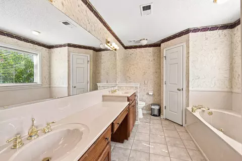 Bath - 8917 E Shelby Dr, Memphis, TN 38125 photo 1 of 5