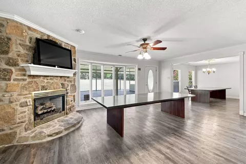 Living - 8917 E Shelby Dr, Memphis, TN 38125 photo 1 of 3