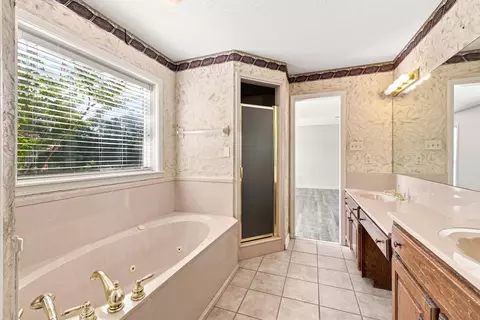 Bath - 8917 E Shelby Dr, Memphis, TN 38125 photo 2 of 5