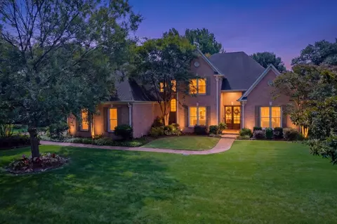 9027 E Grovelawn Cv, Germantown, TN 38139