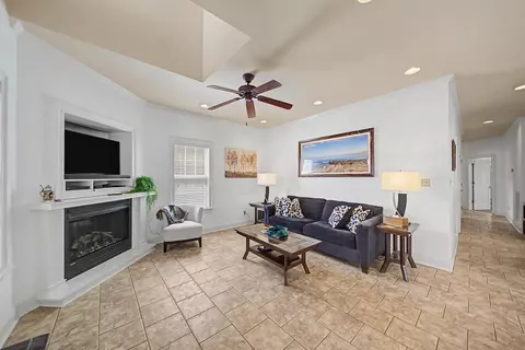 Living - 21 Tamara Trl, Iuka, MS 38852 photo 1 of 2