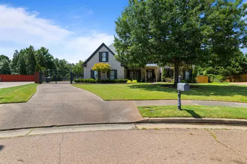 8935 W Grovelawn Cv W, Germantown, TN 38139