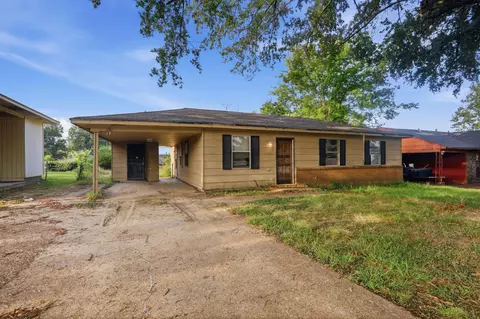 727 Western Park Dr, Memphis, TN 38109
