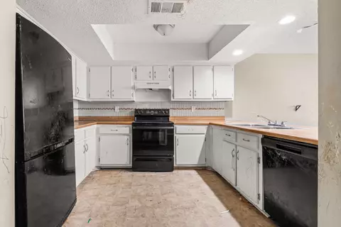 Kitchen - 2814 E Hickory Blf, Memphis, TN 38128 photo 1 of 3