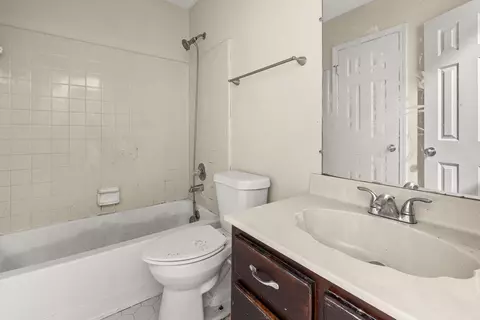 Bath - 2814 E Hickory Blf, Memphis, TN 38128 photo 1 of 4