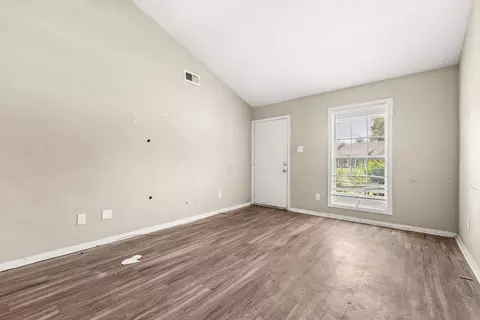 Living - 2814 E Hickory Blf, Memphis, TN 38128 photo 1 of 3