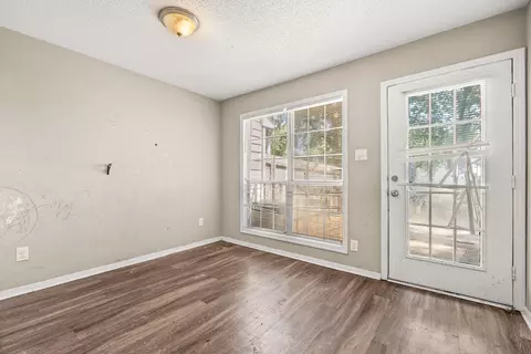 Living - 2814 E Hickory Blf, Memphis, TN 38128 photo 3 of 3