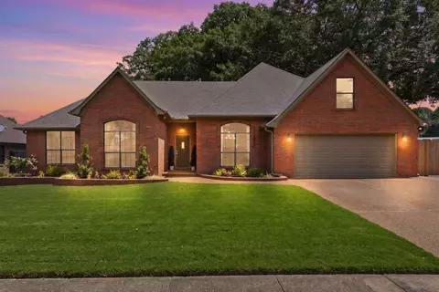 1284 Grey Wolf Dr, Collierville, TN 38017