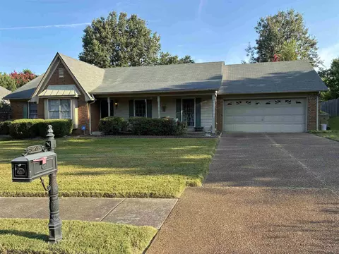 8708 Oak Trail Ln, Cordova, TN 38018