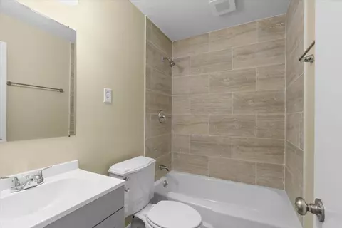 Bath - 7089 E Foxhill Dr, Bartlett, TN 38135 photo 2 of 2
