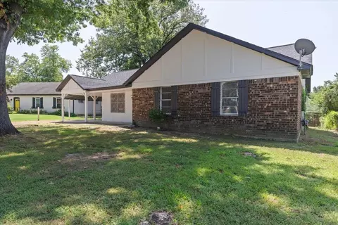 Exterior - 7089 E Foxhill Dr, Bartlett, TN 38135 photo 2 of 4