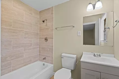 Bath - 7089 E Foxhill Dr, Bartlett, TN 38135 photo 1 of 2