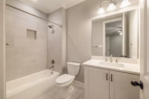 Bath - 1272 Percheron Pass, Collierville, TN 38017 photo 5 of 8