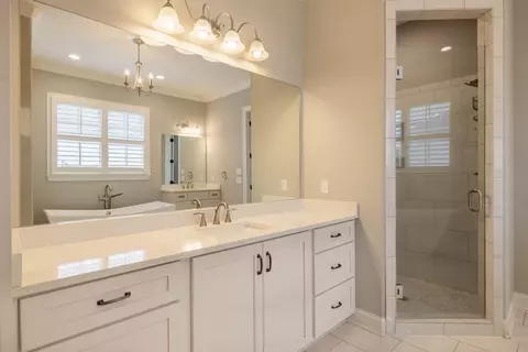 Bath - 1272 Percheron Pass, Collierville, TN 38017 photo 2 of 8