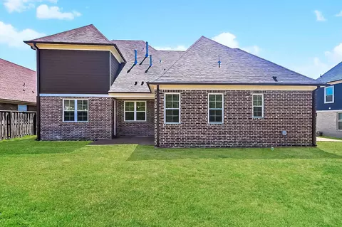 156 Heritage Lake Dr, Memphis, TN 38109