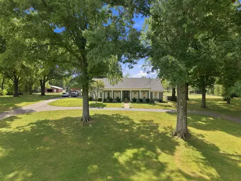 6265 Twin Oaks Dr, Millington, TN 38053