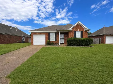 3923 Autumn Harvest Ln, Memphis, TN 38125