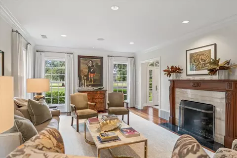 Living - 188 E Galloway Dr, Memphis, TN 38111 photo 3 of 5