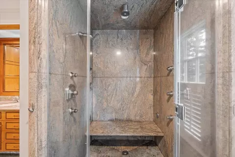 Bath - 188 E Galloway Dr, Memphis, TN 38111 photo 2 of 6
