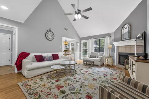 7979 Jills Creek Dr, Bartlett, TN 38133