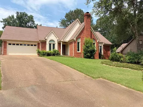 8534 Shady Trail Cv, Memphis, TN 38018