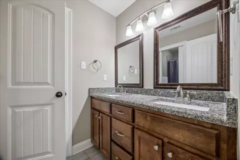 Bath - 76 E Cherrybark Dr, Atoka, TN 38004 photo 3 of 4