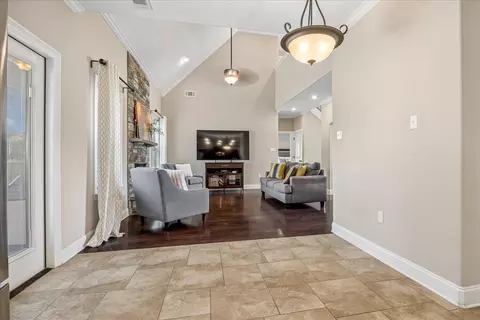 Entry Way - 76 E Cherrybark Dr, Atoka, TN 38004 photo 3 of 4