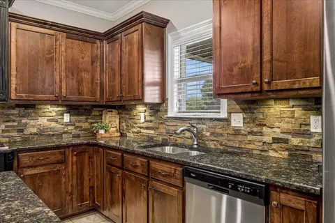 Kitchen - 76 E Cherrybark Dr, Atoka, TN 38004 photo 3 of 4