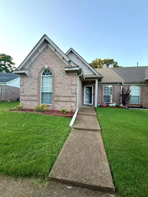 9256 Grove Manor Dr, Cordova, TN 38016