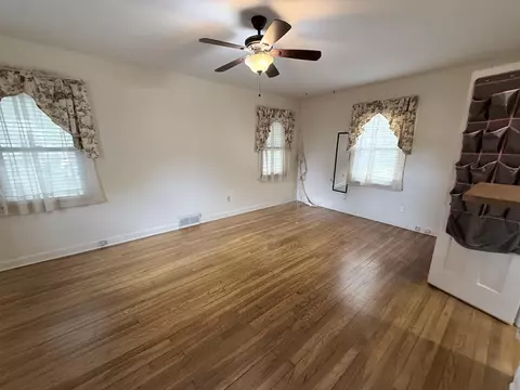 Bedroom - 237 Edwin Cir, Memphis, TN 38104 photo 3 of 3