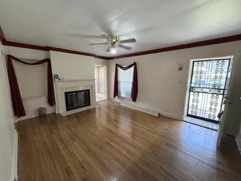 Living - 237 Edwin Cir, Memphis, TN 38104 photo 2 of 2