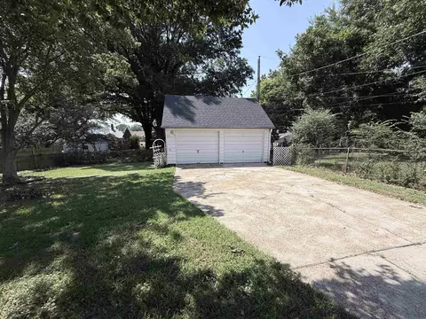 Exterior - 237 Edwin Cir, Memphis, TN 38104 photo 5 of 14
