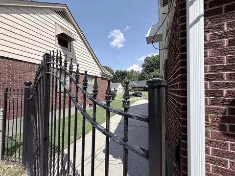 Exterior - 237 Edwin Cir, Memphis, TN 38104 photo 12 of 14