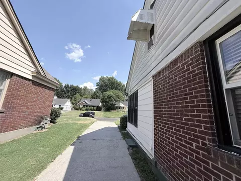 Exterior - 237 Edwin Cir, Memphis, TN 38104 photo 4 of 14