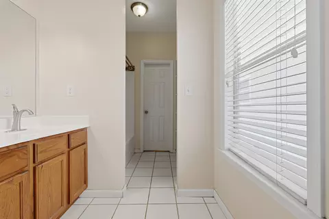 Bath - 1183 Harbor River Dr, Memphis, TN 38103 photo 3 of 5