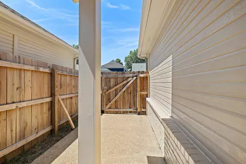 Exterior - 1183 Harbor River Dr, Memphis, TN 38103 photo 4 of 4