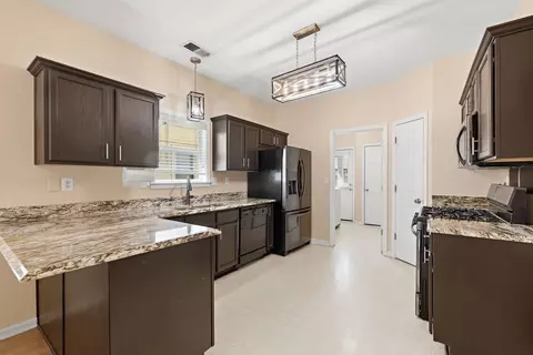 Kitchen - 1183 Harbor River Dr, Memphis, TN 38103 photo 5 of 5