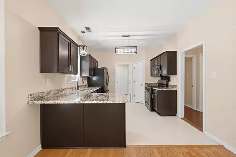 Kitchen - 1183 Harbor River Dr, Memphis, TN 38103 photo 4 of 5