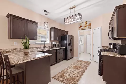 Kitchen - 1183 Harbor River Dr, Memphis, TN 38103 photo 3 of 5