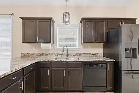 Kitchen - 1183 Harbor River Dr, Memphis, TN 38103 photo 1 of 5