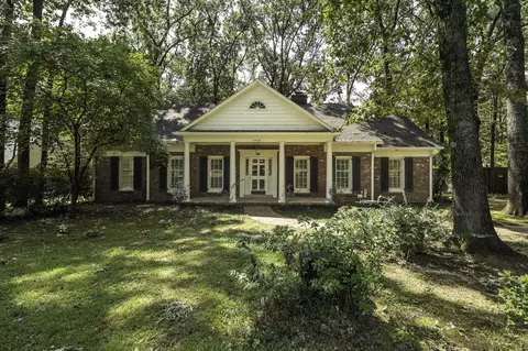 6435 Kirby Oaks Dr, Memphis, TN 38119