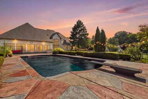 8676 Old Creek Rd, Memphis, TN 38125