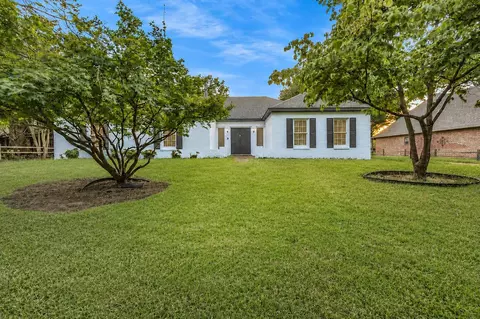 2355 Huntington Fwy, Cordova, TN 38016