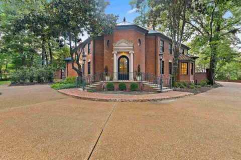 425 N River Oaks Rd, Memphis, TN 38120