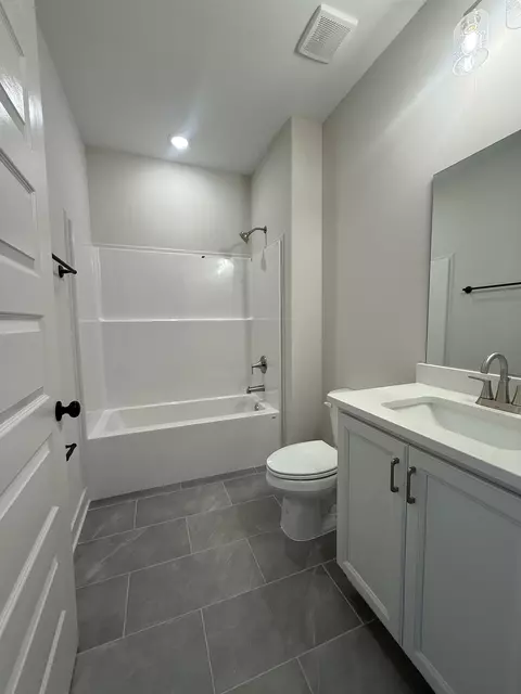 Bath - 3134 Mannington Dr, Bartlett, TN 38135 photo 4 of 4