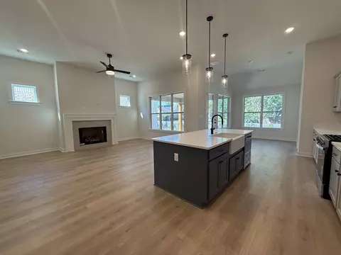 Living - 3138 Mannington Dr, Bartlett, TN 38135 photo 2 of 3