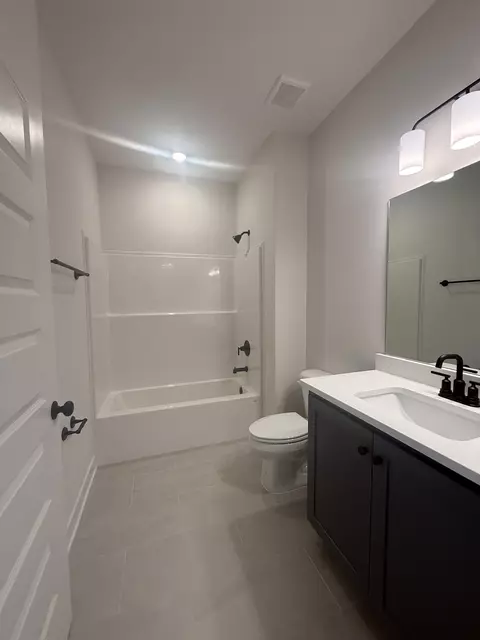 Bath - 3138 Mannington Dr, Bartlett, TN 38135 photo 5 of 5