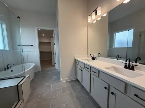 Bath - 3138 Mannington Dr, Bartlett, TN 38135 photo 2 of 5
